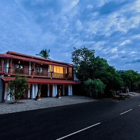 Golden Stars Hotel Dambulla Exterior photo
