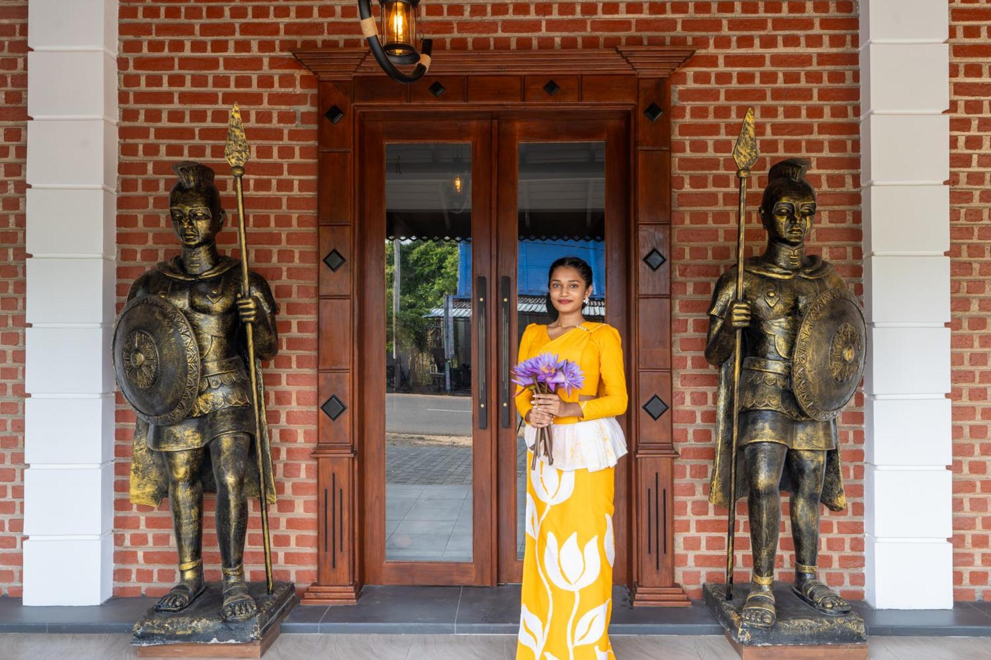 Golden Stars Hotel Dambulla Exterior photo