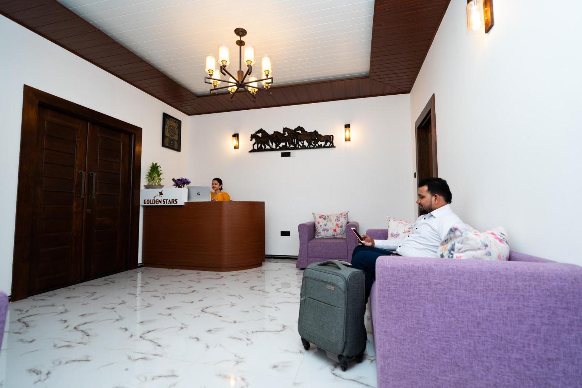 Golden Stars Hotel Dambulla Exterior photo