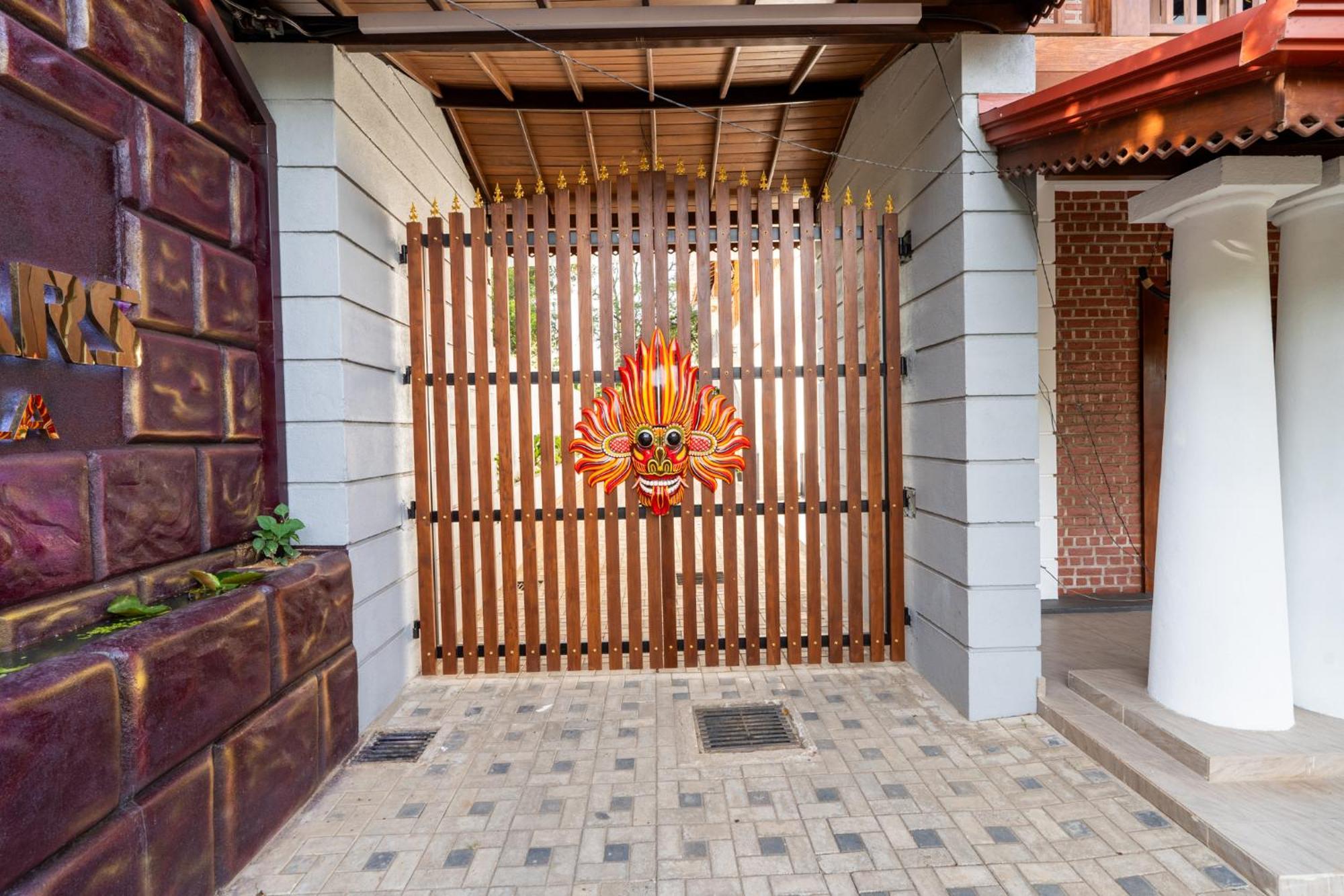 Golden Stars Hotel Dambulla Exterior photo