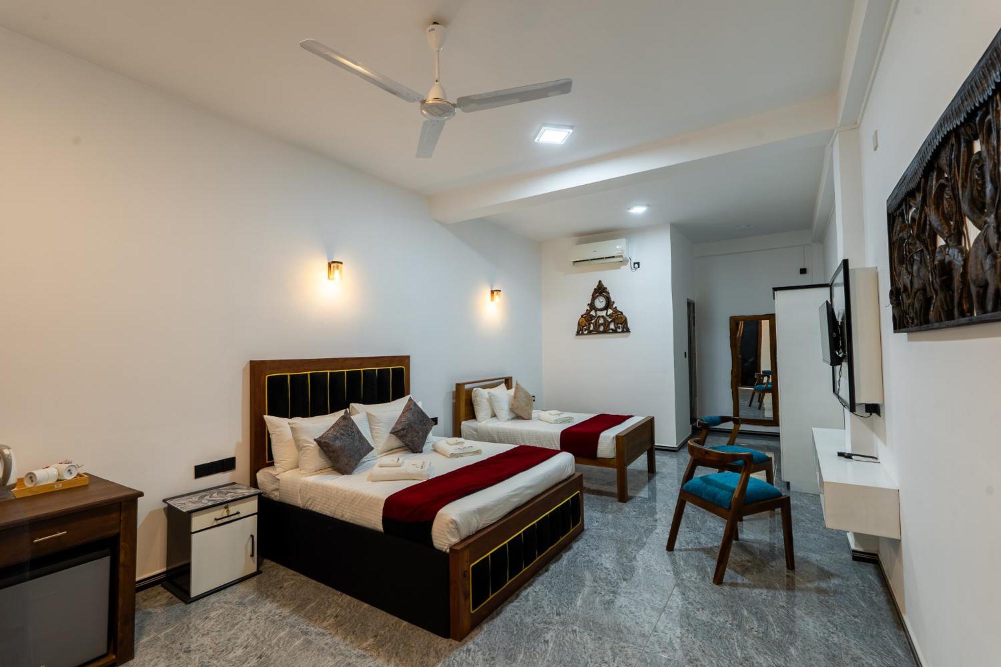 Golden Stars Hotel Dambulla Exterior photo