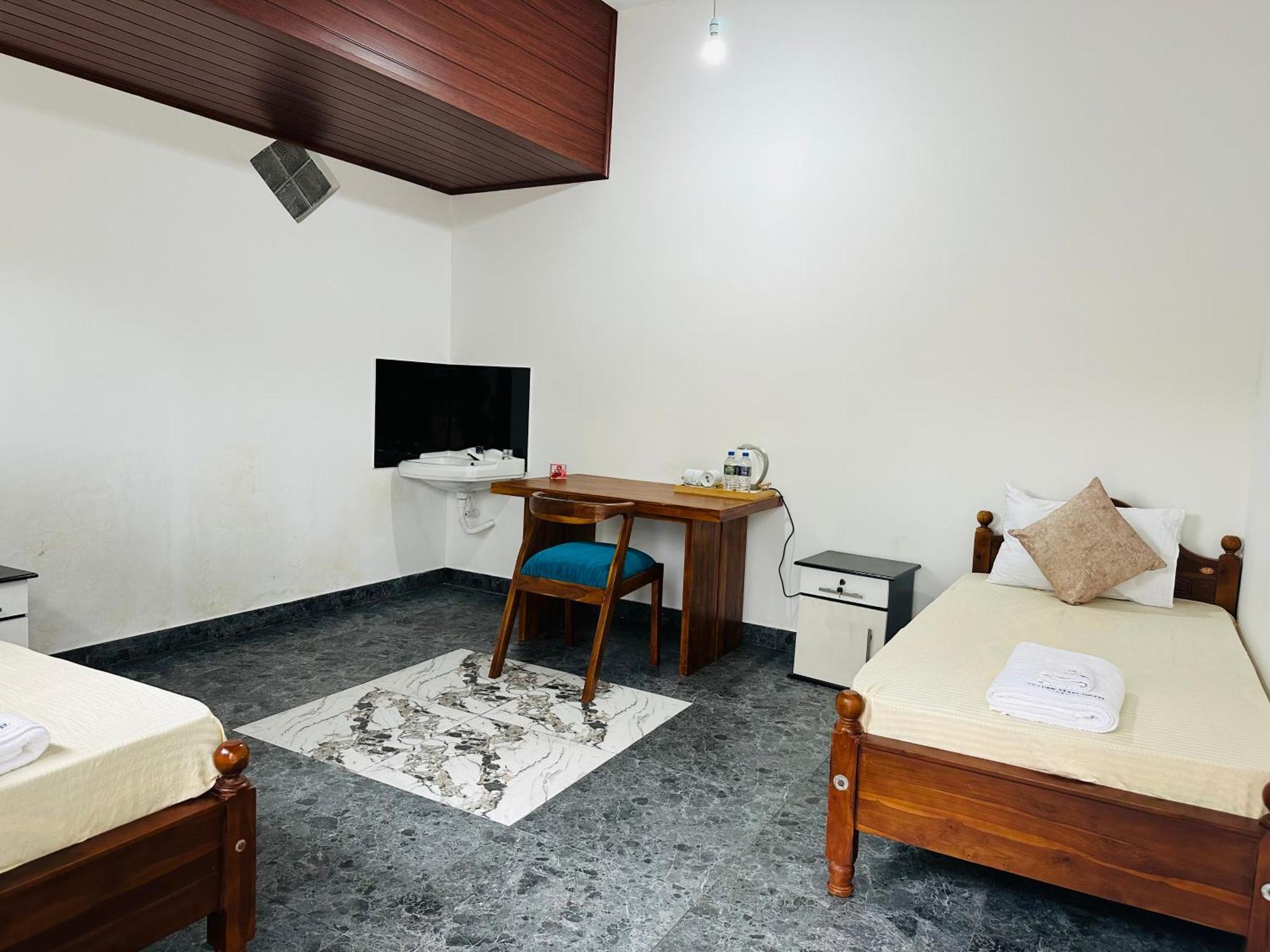 Golden Stars Hotel Dambulla Exterior photo