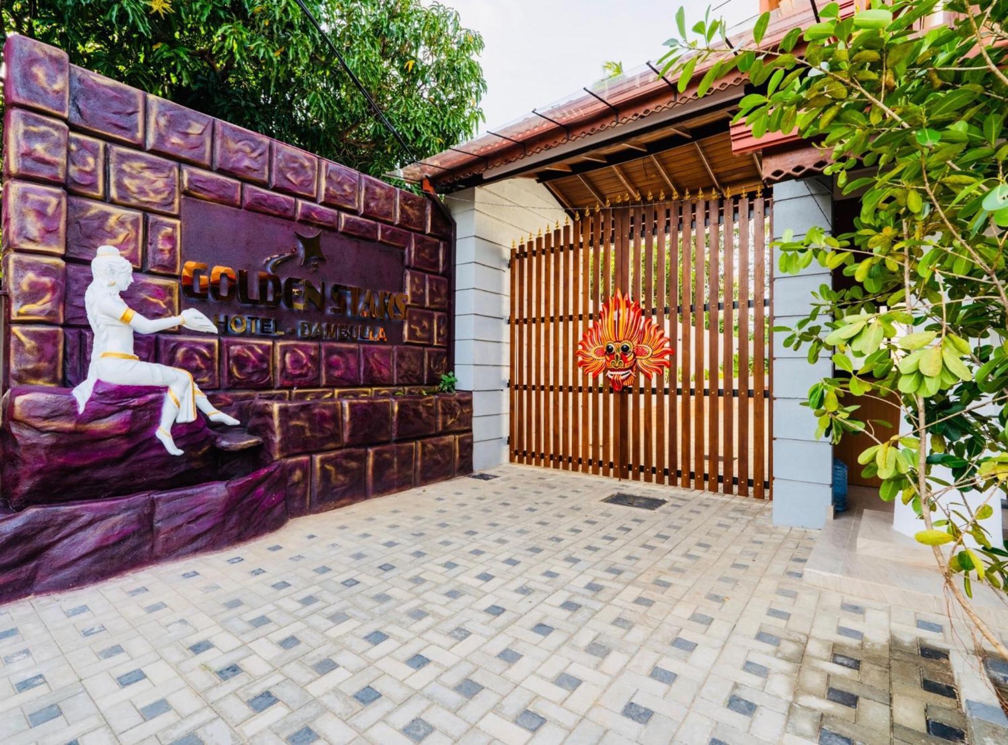 Golden Stars Hotel Dambulla Exterior photo